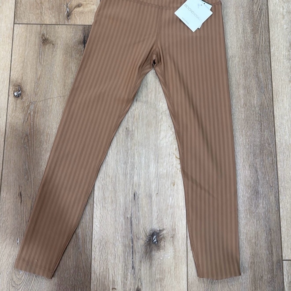 Beyond Yoga Brown Women’s Leggings - Picture 2 of 2